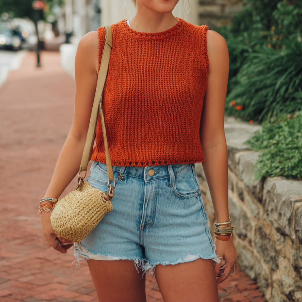 10 Clean Denim Shorts Outfit Ideas for Women (Simple, Chic & Zero Effort)